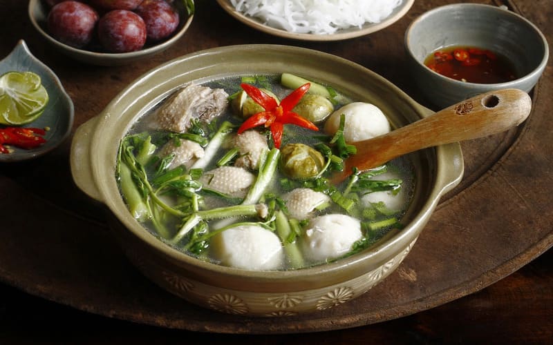 Mách bạn cách nấu vịt om sấu giải nhiệt mùa hè ngon miệng dễ nấu