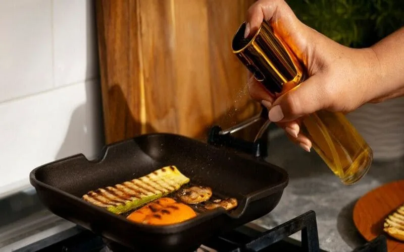 Học 6 cách sử dụng dầu oliu trong nấu ăn bạn đã biết?